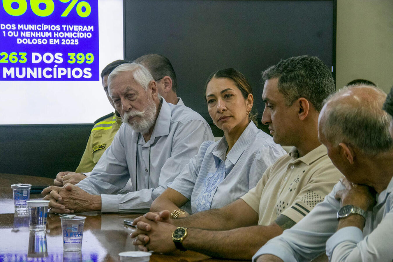 Ato nesta quinta-feira (1º), no Gabinete do Prefeito, teve a presença de várias autoridades, como o secretário de Estado da Segurança Pública, Hudson Teixeira