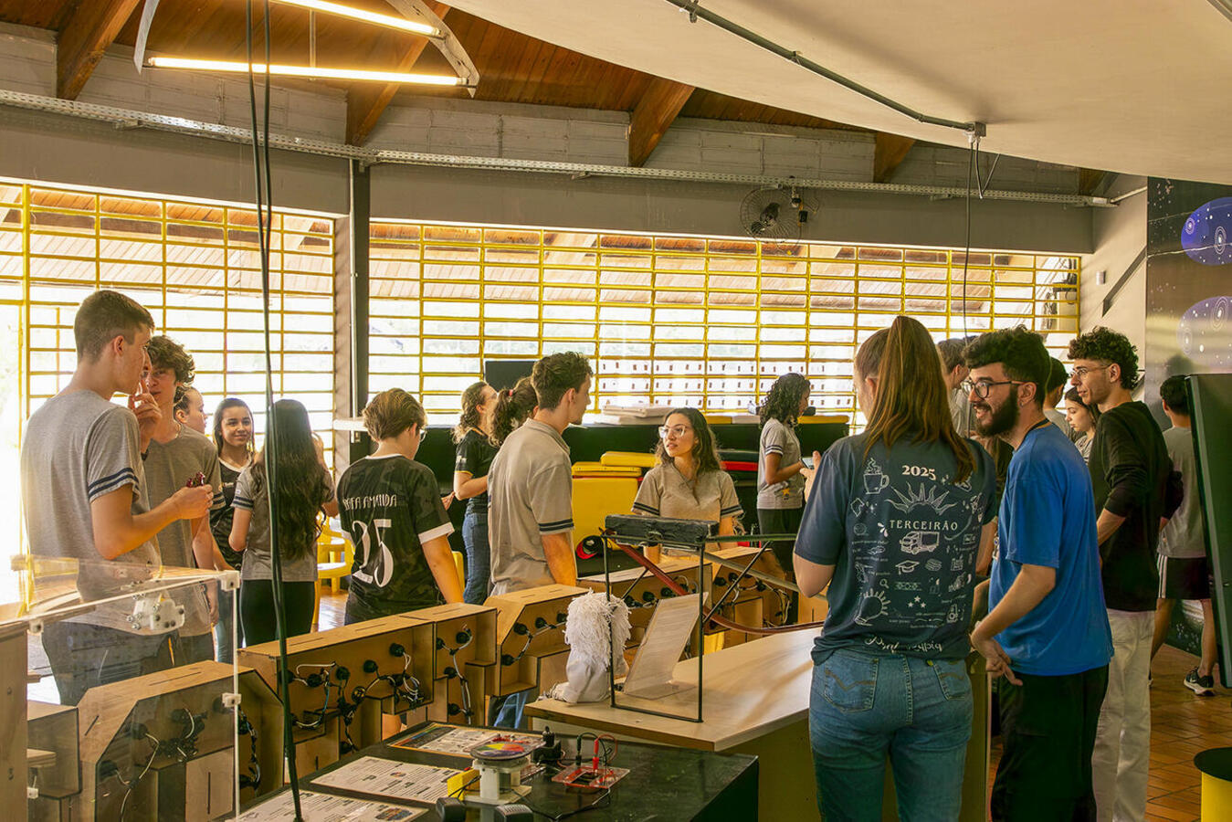 Iniciada na terça (6), programação do 2º Conecta Educação, Ciência e Inovação de Toledo atraiu cerca de 500 alunos da rede pública e privada no 3º dia de atividades