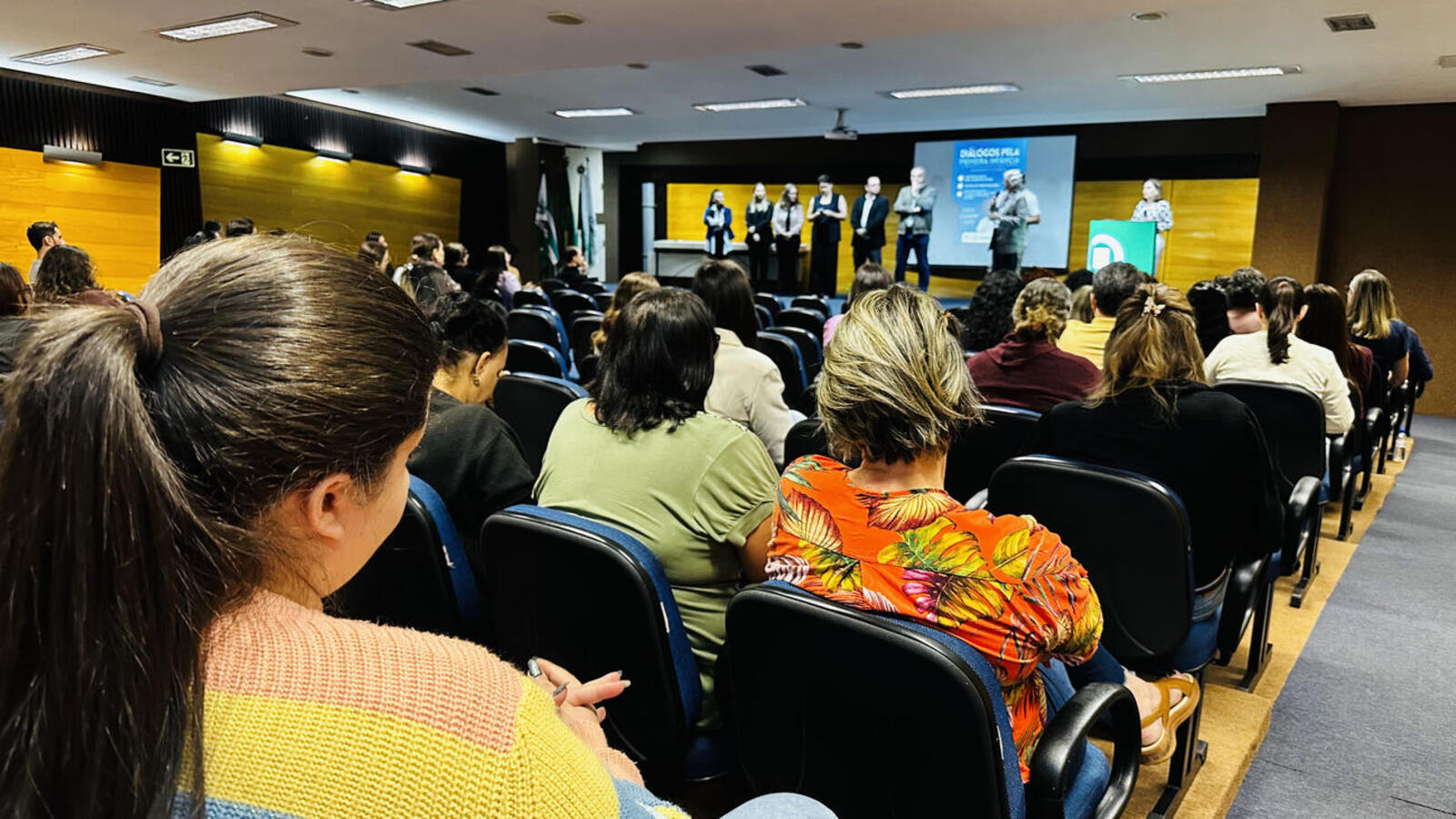Evento reuniu profissionais de diferentes áreas para discutir estratégias de proteção, desenvolvimento e garantia de direitos das crianças de zero a seis anos