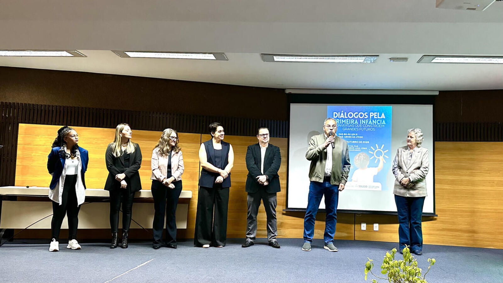 Evento reuniu profissionais de diferentes áreas para discutir estratégias de proteção, desenvolvimento e garantia de direitos das crianças de zero a seis anos