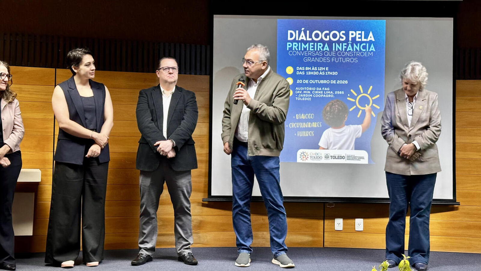 Evento reuniu profissionais de diferentes áreas para discutir estratégias de proteção, desenvolvimento e garantia de direitos das crianças de zero a seis anos