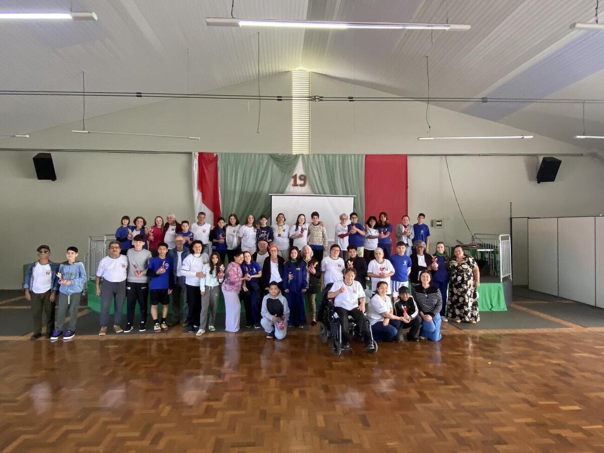 Oficina de confecção de petecas reuniu participantes no Certi Coopagro e no Certi Pioneiro; nova atividade está prevista para 9 de novembro