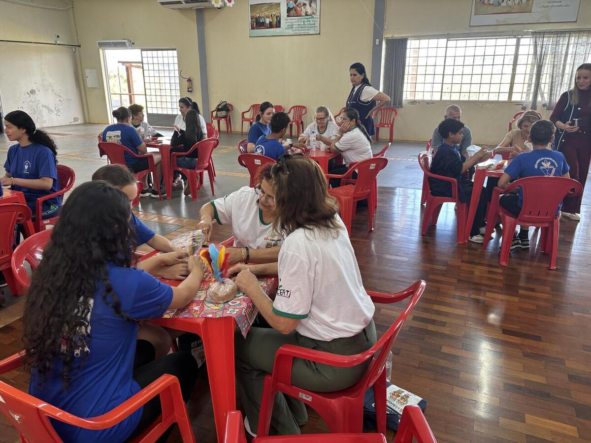 Oficina de confecção de petecas reuniu participantes no Certi Coopagro e no Certi Pioneiro; nova atividade está prevista para 9 de novembro