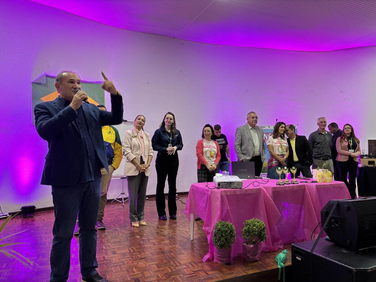 Evento promovido pela Secretaria da Mulher contou com atividades recreativas, apresentações culturais, feira de artesanato e arrecadação de alimentos