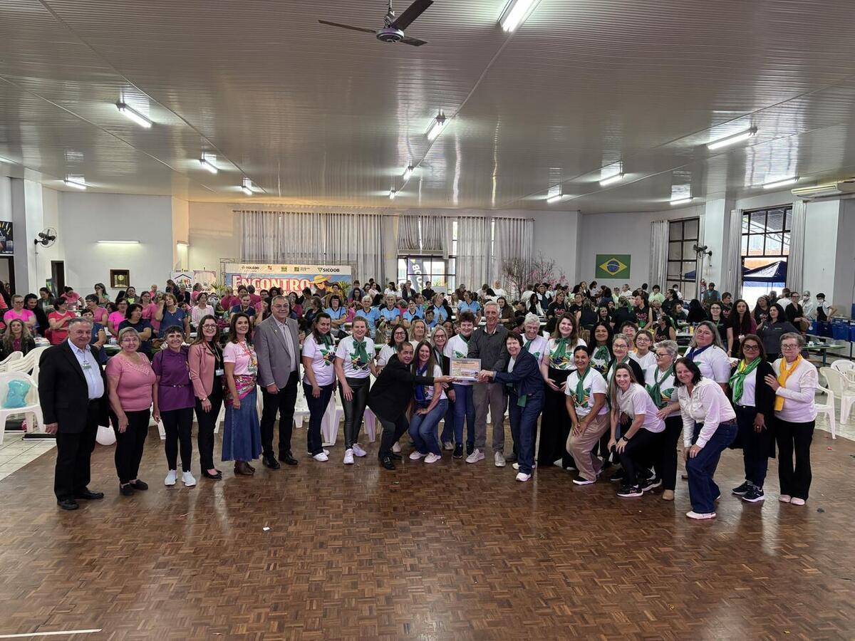 Evento promovido pela Secretaria da Mulher contou com atividades recreativas, apresentações culturais, feira de artesanato e arrecadação de alimentos