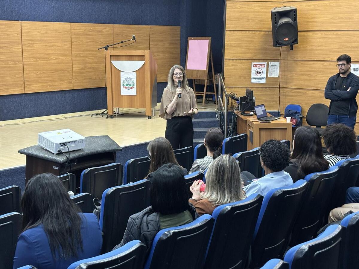 Evento reuniu servidores municipais para abordar planejamento da aposentadoria, envelhecimento ativo e qualidade de vida após o serviço público