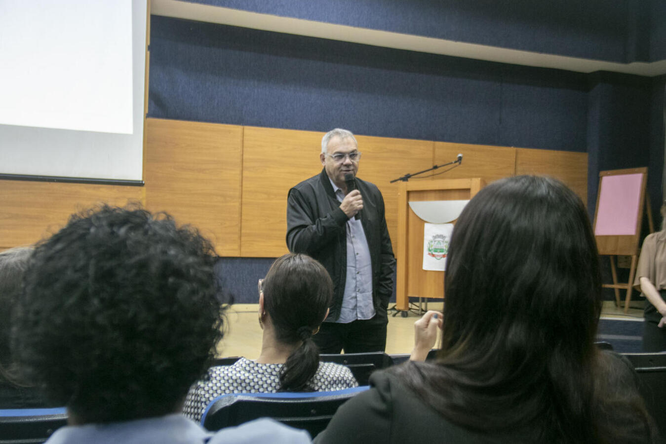 Evento reuniu servidores municipais para abordar planejamento da aposentadoria, envelhecimento ativo e qualidade de vida após o serviço público