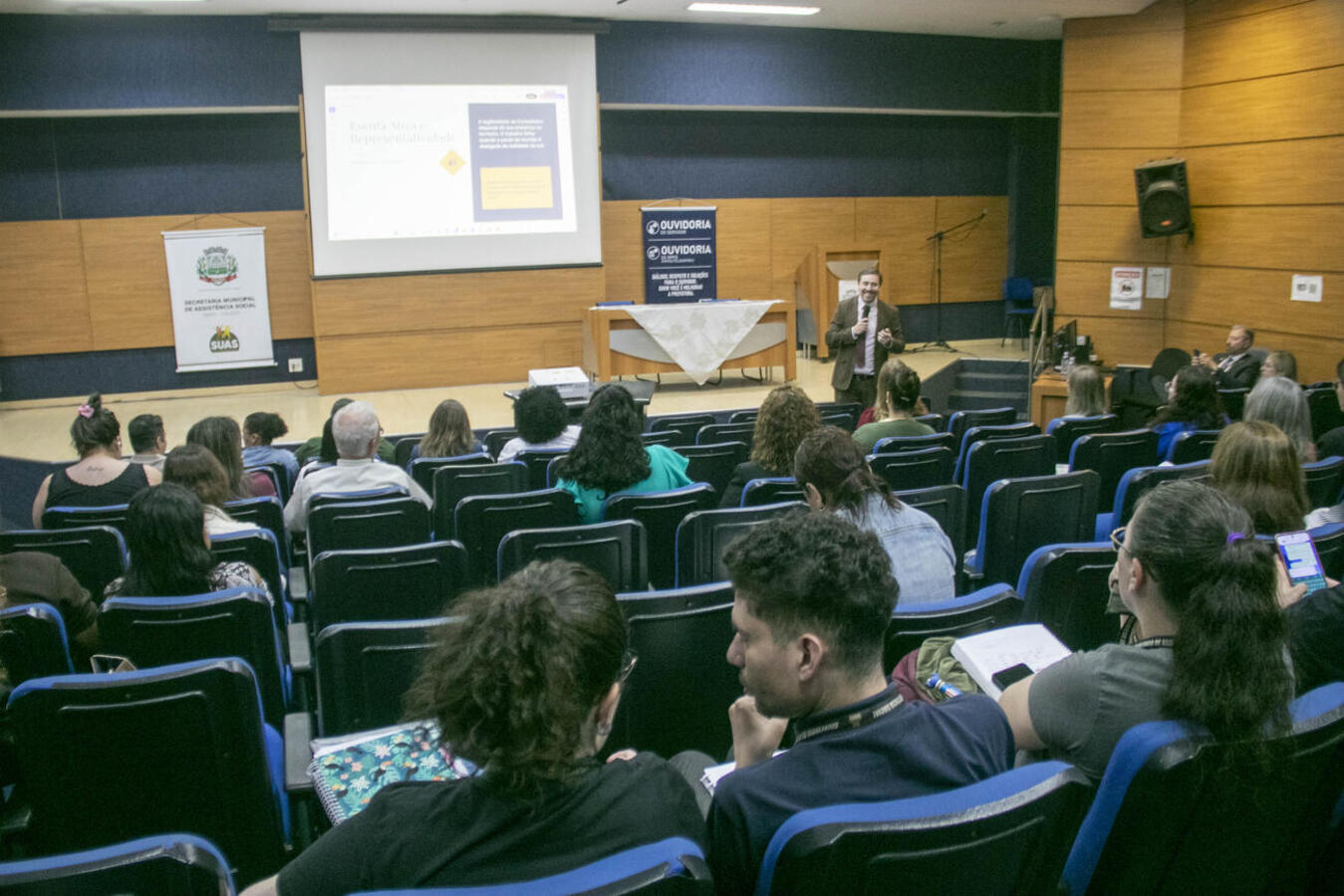 Evento reuniu representantes de municípios da região para discutir o fortalecimento dos conselhos no acompanhamento das políticas públicas 