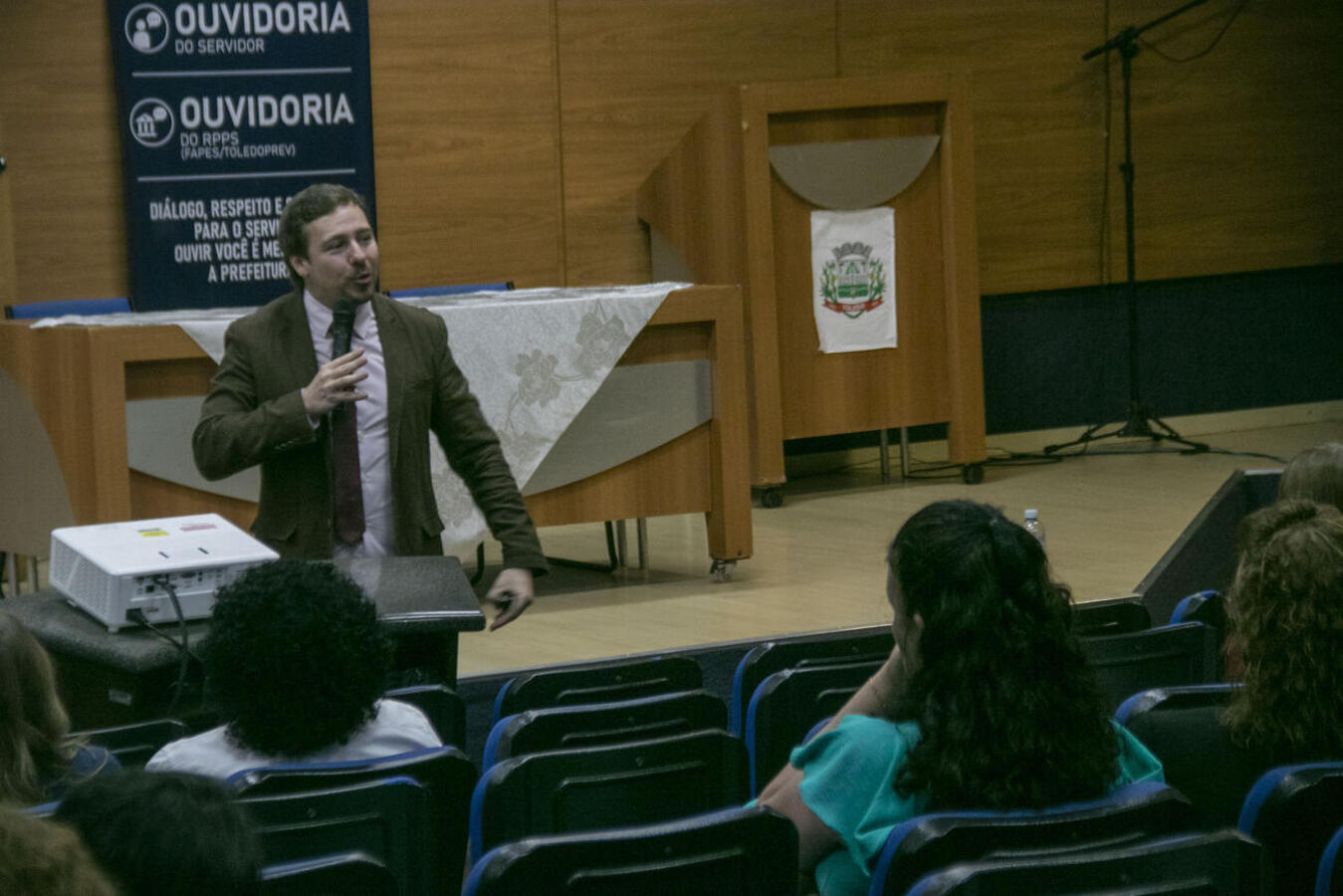 Evento reuniu representantes de municípios da região para discutir o fortalecimento dos conselhos no acompanhamento das políticas públicas 
