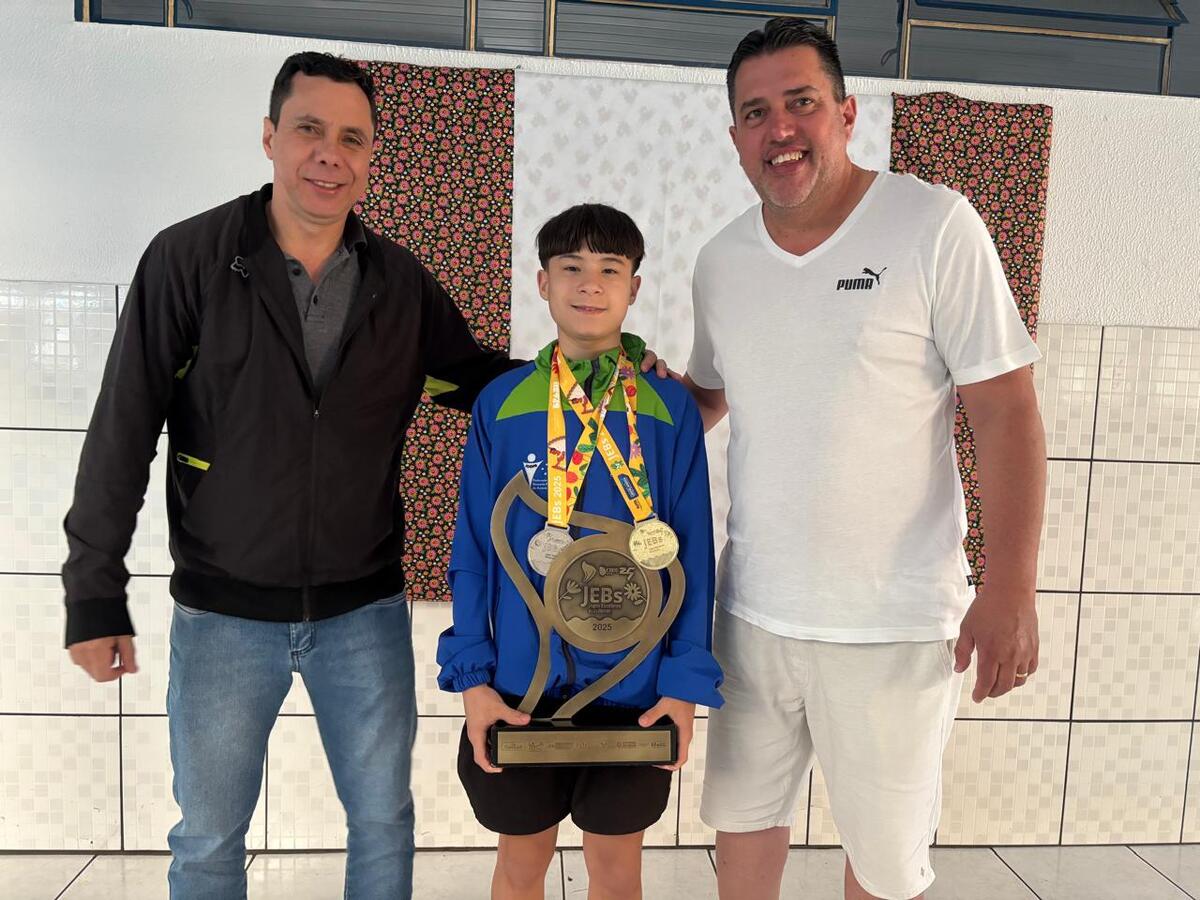 O jovem Gustavo Avelar, de apenas 14 anos, embarcou esta semana para a França, onde vai permanecer para disputar a temporada européia