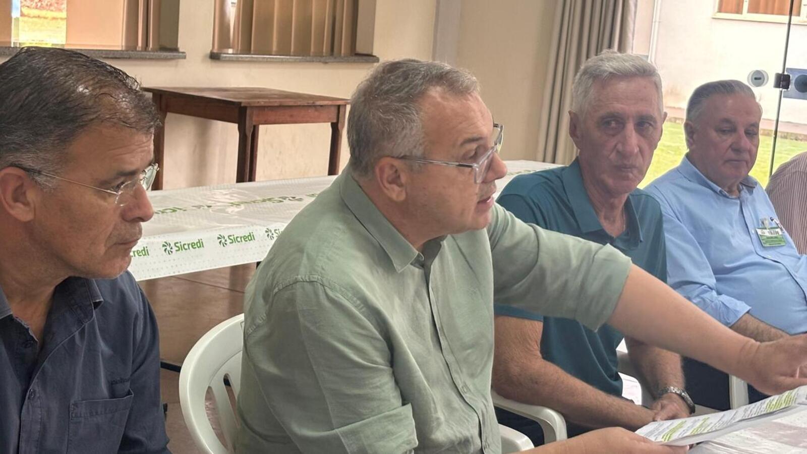 Reunião com o prefeito Mario Costenaro abordou a divisão de responsabilidades entre as entidades e a possibilidade de investimentos em melhorias no espaço