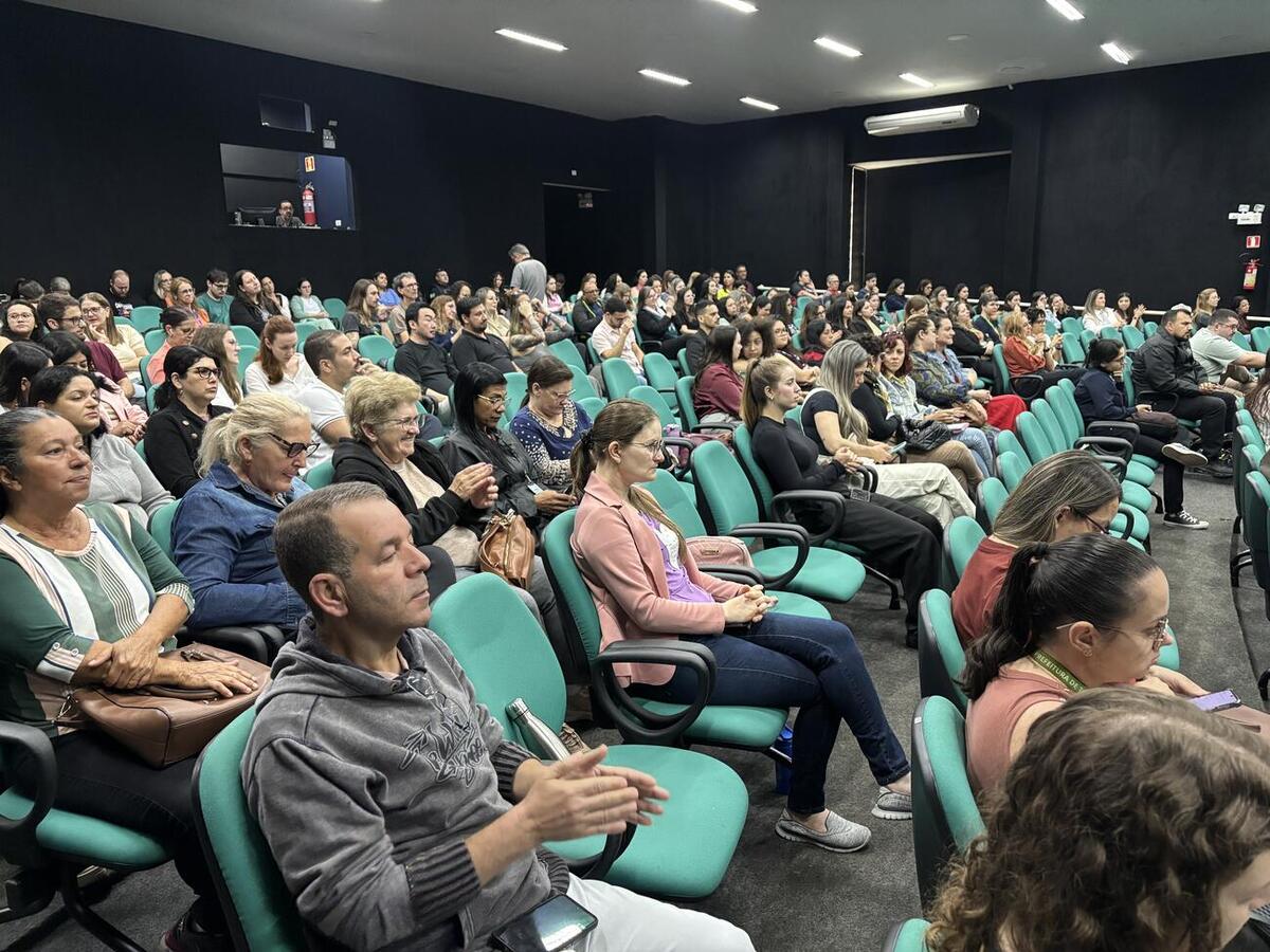 Evento promovido pelo CMDCA reuniu profissionais e representantes da rede de atendimento para discutir temas relacionados às políticas de socioeducação