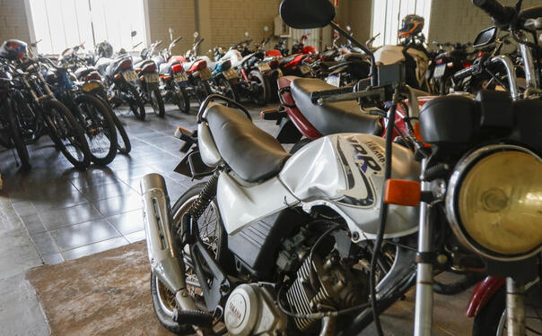 Os veículos leiloados estão há mais de 60 dias no pátio e não foram reclamados por seus proprietários