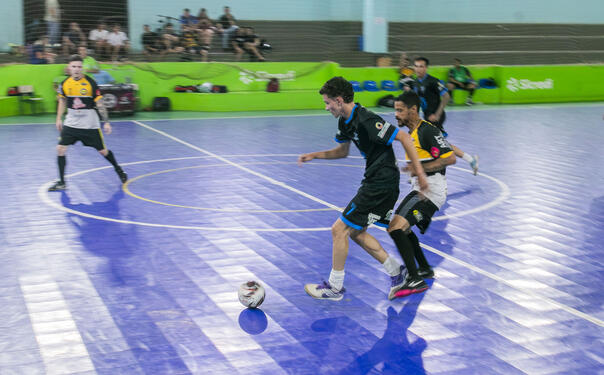 Finais da Taça Smel de Futsal masculino e veterano, semifinais da Taça Smel de Futsal feminina e a primeira rodada do Peladão esquentam praças esportivas do município