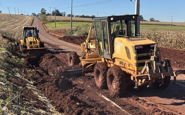 Serviços incluem limpeza de canaletas e desobstrução de bueiros; trabalhos devem seguir pelos próximos 60 dias