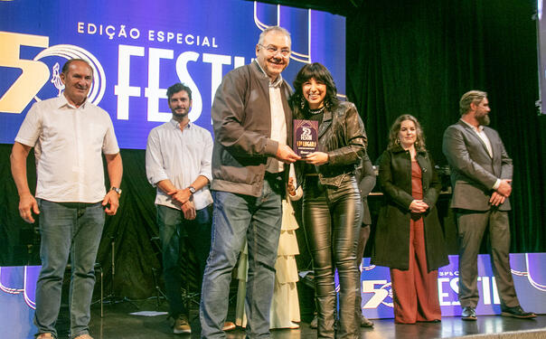 Ganhadores de troféus e prêmios em dinheiro foram conhecidos após grande final realizada no último sábado (25) no Teatro Municipal, que recebeu grande público