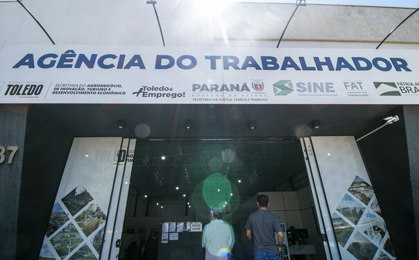 Capacitações somam 100 vagas e abrangem áreas como informática, elétrica, alimentação, logística e beleza