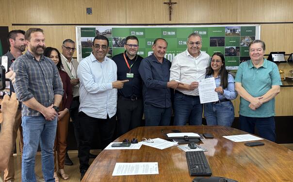Solenidade de assinatura do Decreto nº 1.961 foi realizada nesta quinta-feira (13), no Gabinete do Prefeito