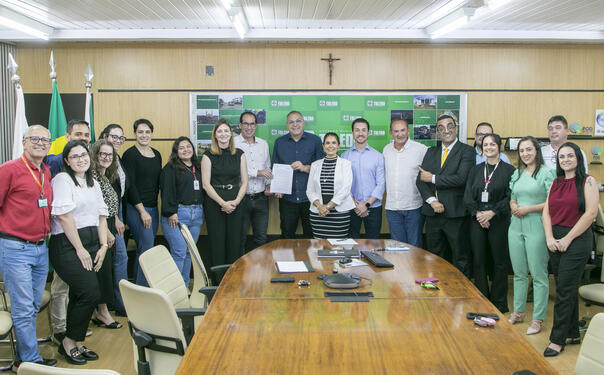 Lançamento do programa reuniu entidades parceiras. Serão 30 vagas ofertadas nesta primeira etapa