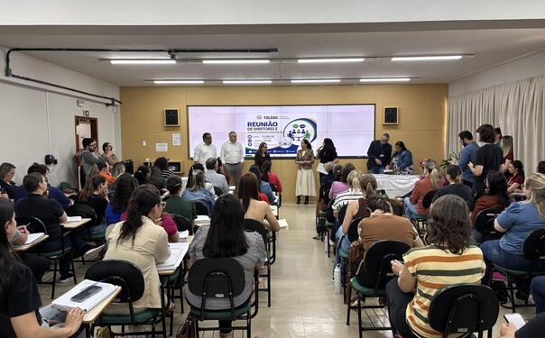 Reunião com gestores da rede municipal marcou a sanção da Lei nº 3.167/2026 e o reconhecimento das escolas pelo índice de 6,9 no Ideb