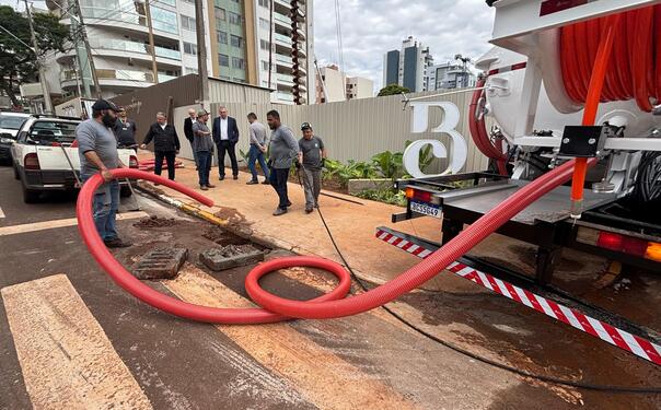 Prefeito Mario Costenaro acompanhou os primeiros testes realizados na região do Parque Ecológico Diva Paim Barth (Crédito: MárcioPimentel/Secom)