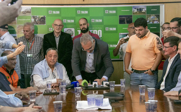 Assinatura simbólica do contrato de execução da obra ocorrido nesta quarta (7) marca início de uma das obras estruturantes mais importantes da História de Toledo