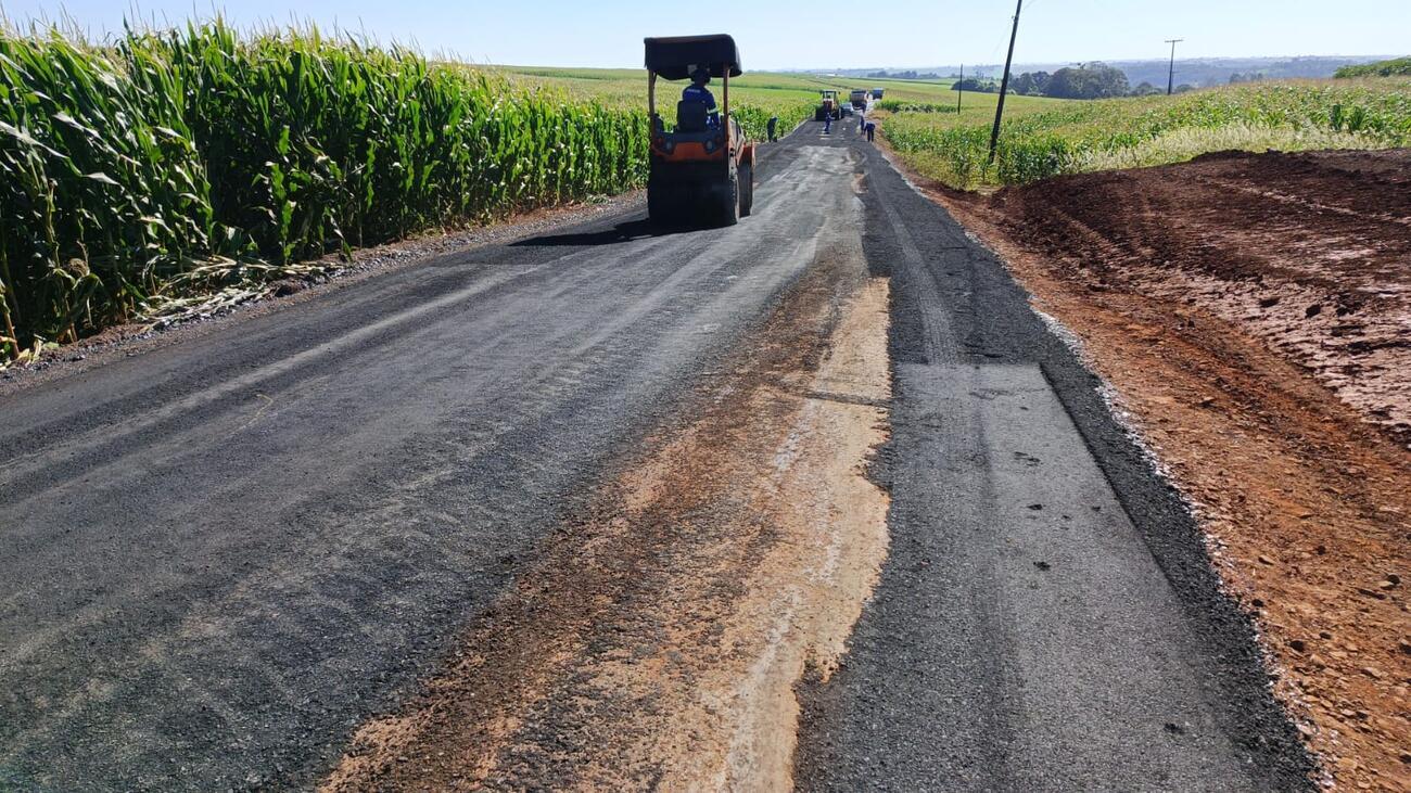 Pavimentação em estrada rural