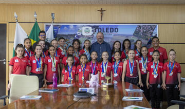 Equipe de ginástica acrobática apresenta resultados ao Executivo Municipal