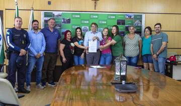 Representantes da categoria foram recebidas na manhã desta quinta-feira (28) na Sala de Reuniões do Gabinete do Prefeito na qual lei foi simbolicamente assinada