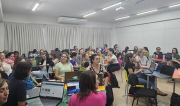 A estratégia é “gamificar” as aulas com o uso dos tablets para disputar atenção dos alunos em relação ao uso do celular, computador e outras telas