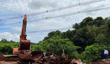 A troca se dá pelo comprometimento do atual tubo de aço corrugado que fazia a transposição da Sanga Pinheirinho.