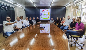 Parceria firmada na manhã de hoje (9) prevê repasse à cooperativa de R$ 432 mil por ano; produtos serão distribuídos a famílias selecionadas pela Assistência Social