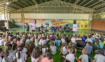 Banda da Casa da Cultura fez shows que divertiram alunos de 5 escolas municipais da cidade e do interior; mais três etapas estão previstas e a próxima será em junho