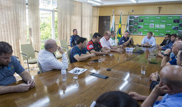 Os diretores do clube Caça e Pesca fizeram a primeira reunião de trabalho do ano para solicitar apoio à tradicional Festa do Porco no Rolete