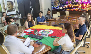 O documento foi assinado pelo prefeito com a presença de jovens que integram o Conselho Municipal da Juventude de Toledo
