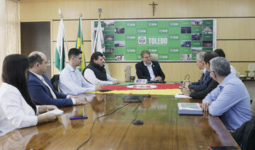 Executivos de controladora do consórcio que cuida da iluminação pública foram recebidos na Sala de Reuniões do Gabinete do Prefeito na manhã desta quinta (16)