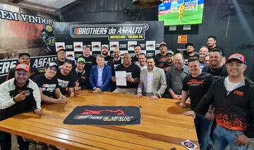 A sanção da Lei Nº 2.762 aconteceu na noite desta terça-feira (11) na sede do Moto Clube