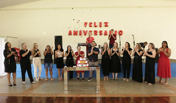 Com direito a baile, comemoração na tarde desta quinta-feira (28) foi no Salão de Festas do Centro de Revitalização da Terceira Idade Dr. Wilson Carlos Kuhn