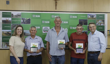 Na manhã desta terça (26), 3 colaboradores da infraestrutura receberam das mãos do prefeito as portarias que marcam o início de uma nova fase em suas vidas