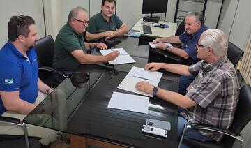 Ato realizado em encontro na tarde desta terça-feira (25) marca nova etapa rumo à realização de sonho antigo da Associação Regional dos Suinocultores do Oeste