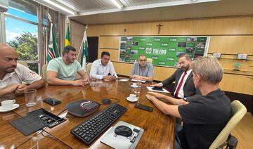 Prefeito Mario Costenaro recebeu representantes da Associação dos Pilotos de Arrancada de Toledo para definir detalhes sobre concessão de uso (Crédito: Márcio Pimentel)
