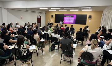 Treinamento de 40 horas visa capacitar profissionais para atuarem na função em escolas e Cmeis