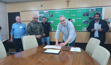 Após juramento à bandeira, Mario Costenaro assumiu o cargo em ato realizado na manhã desta quinta (20) e prestigiado por líderes políticos e de forças de segurança