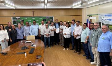 Outras três leis também foram sancionadas pelo prefeito, na presença de vereadores