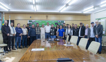 Ato na manhã desta quarta (4), na Sala de Reuniões do Gabinete do Prefeito, torna válidos projetos que beneficiam Veteran Car Club de Toledo e Maisons Moto Club