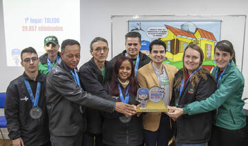 O principal deles foi do ACE Jandir Zorzin, 3º melhor do PR no individual; ele e seus colegas foram homenageados hoje (27), em evento na unidade local da entidade