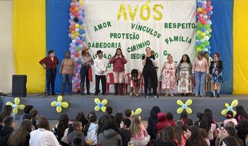 Homenagens, apresentações teatrais e atividades integraram, na tarde desta quinta (31), idosos e suas famílias no salão do Certi Doutor Wilson Carlos Kuhn