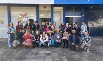 O Centro de Atenção Psicossocial (Caps) II, visando promover a integração social, realizou, na manhã desta sexta-feira (18), uma festa julina com os servidores e os pacientes. O evento foi organizado na sede da instituição e contou com diversas atividades, comidas, prêmios e interações, além da realização dos atendimentos aos pacientes. Brincadeiras como pescaria, bola na colher, argola na garrafa, maquiagem, acertar a bola na boca do palhaço e até mesmo uma quadrilha foram realizadas, os participantes, em 