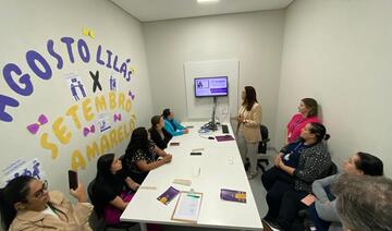 A Secretaria da Mulher realizou, a pedido da Humana Clinic, uma palestra sobre o agosto lilás para as funcionárias da instituição