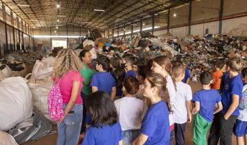 As crianças da Escola Municipal Alberto Santos Dumont aprenderam sobre descarte, reciclagem e destinação do lixo